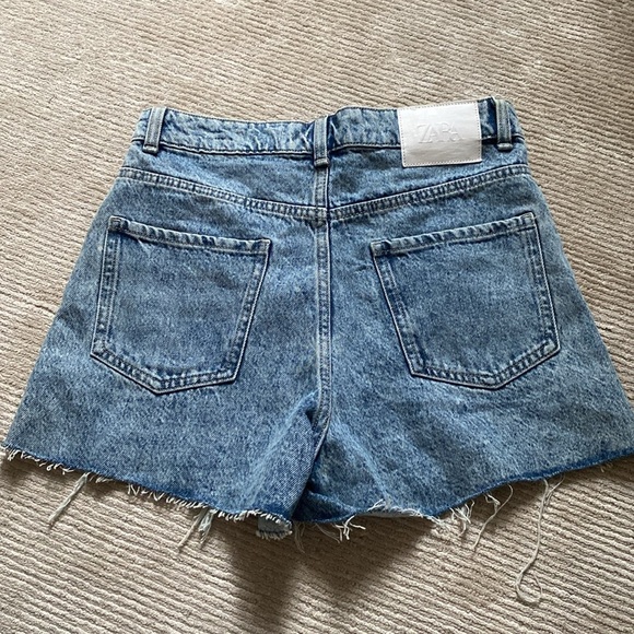 Zara Denim Cotton Jean Shorts Blue Distressed Raw Hem Booty Shorts Size 6 - Picture 6 of 10